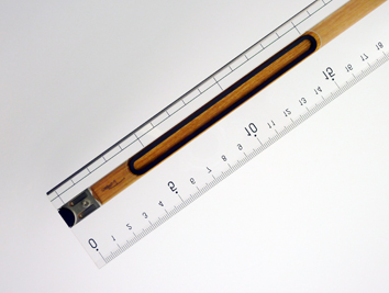 ユニバーサル定規３５ｃｍ（Tapiro 2 Wood）エラストマーゴム製の滑り止め,ずれないカッティング定規,滑らないカッティング定規・Non-slip cutting ruler